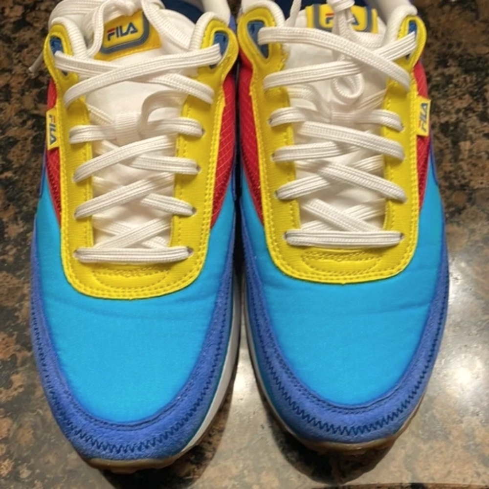Filas - Picture 1 of 3